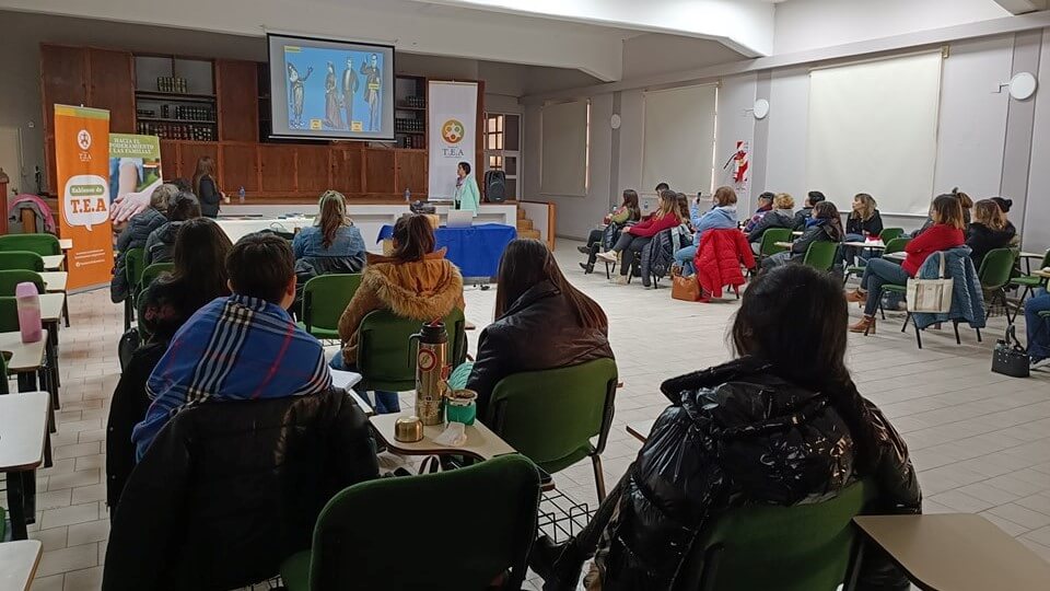 Taller Teórico Práctico ''Hacia el Empoderamiento de las Familias.'' Fundación TEA Santa Cruz